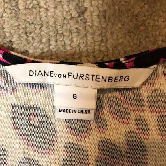 Vintage Diane Von Furstenberg 100% silk iconic wrap dress/cover-up | Size 6 - Picture 2 of 12